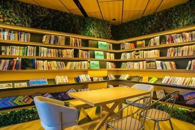 趣读 | 在酒店读书，在书店睡觉